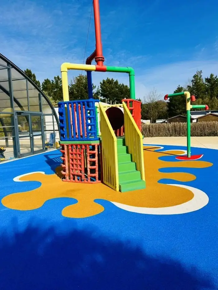 Jeu d'eau de camping sur sol EPDM bleu et jaune